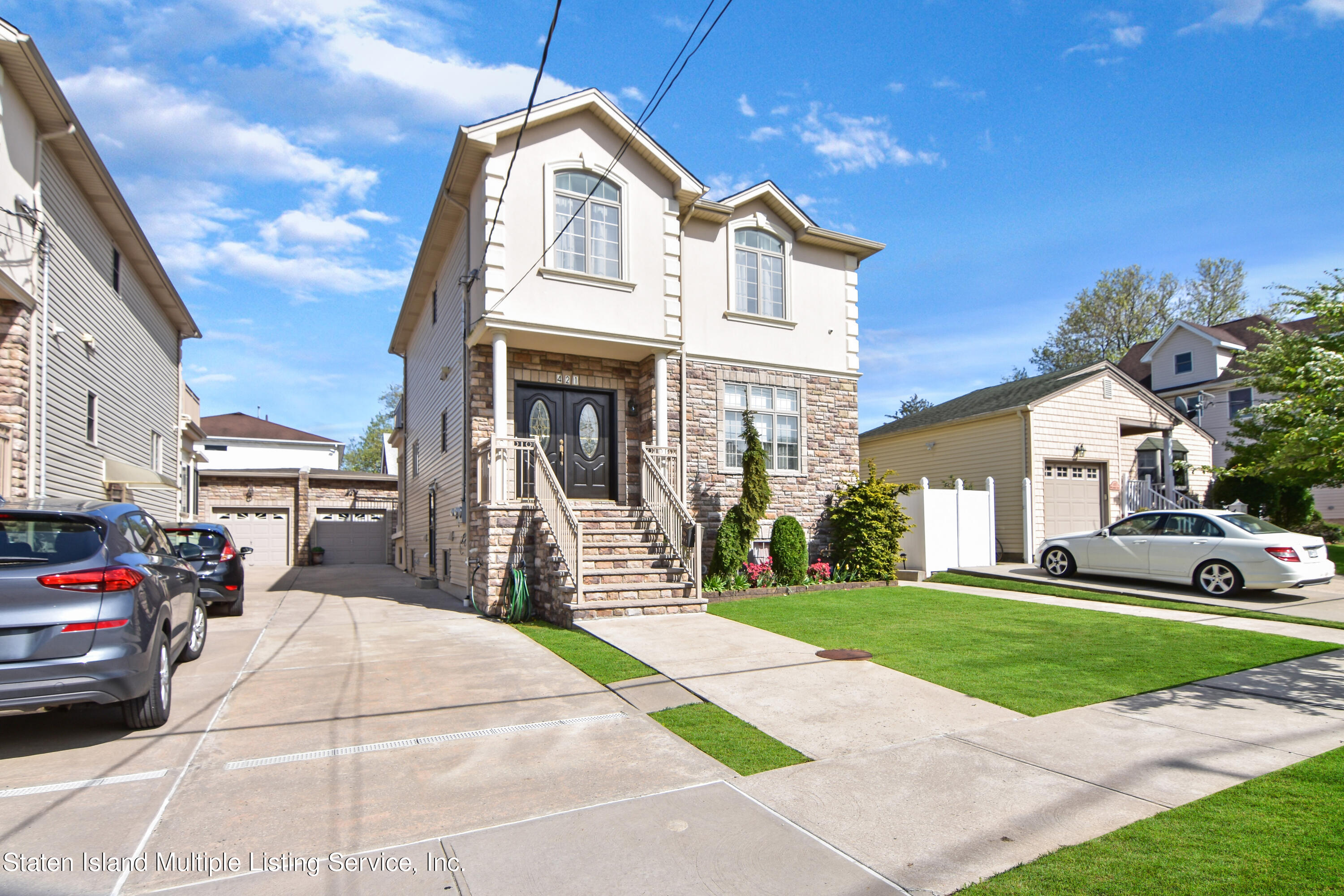 421 Willowbrook Road Staten Island, NY 10314 - Photo 3 of 5 Front 3