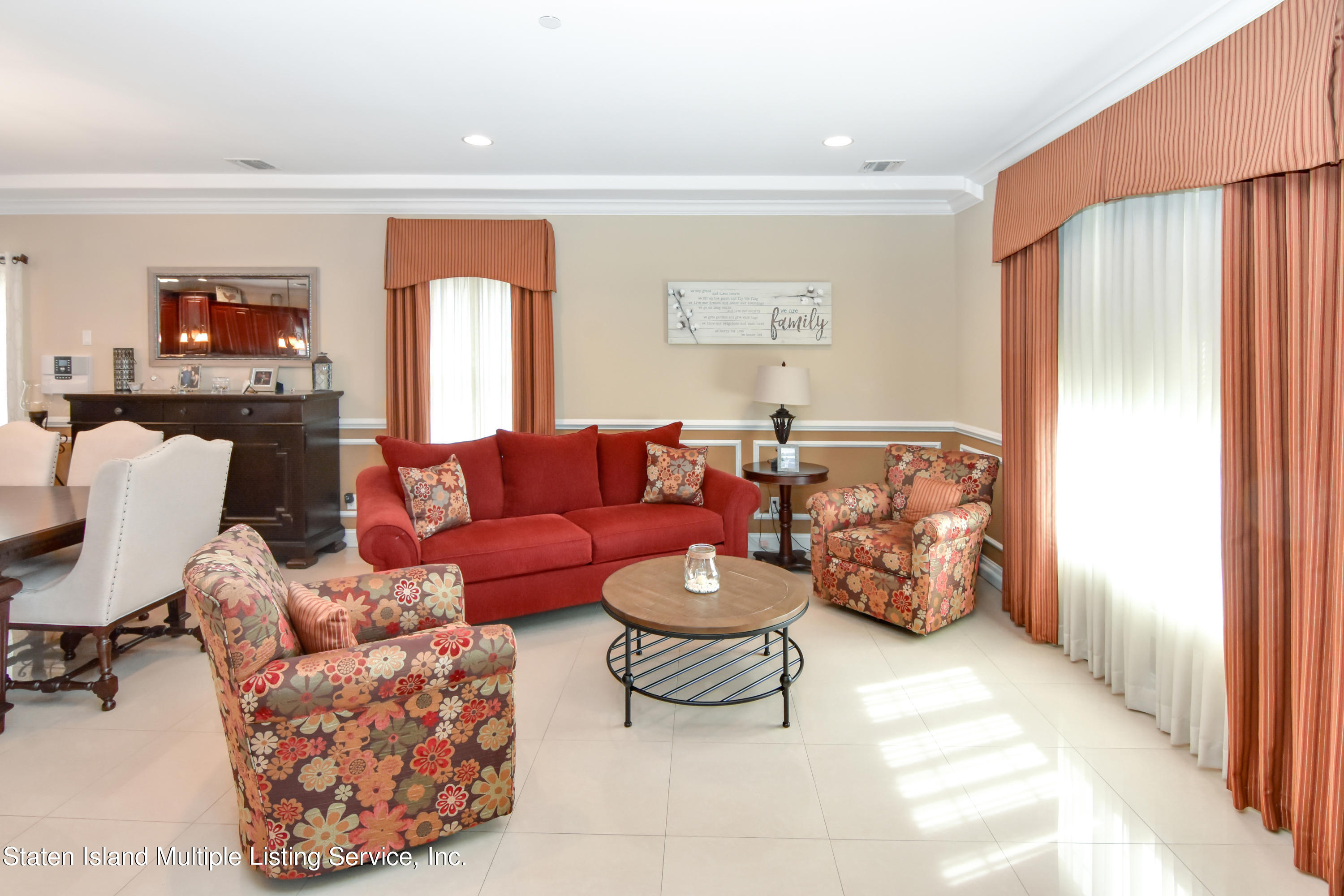 421 Willowbrook Road Staten Island, NY 10314 - Photo 4 of 5 Family Room