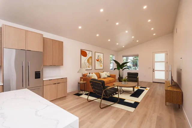 $3,950 | 3946 3rd Avenue, Sacramento, CA 95817