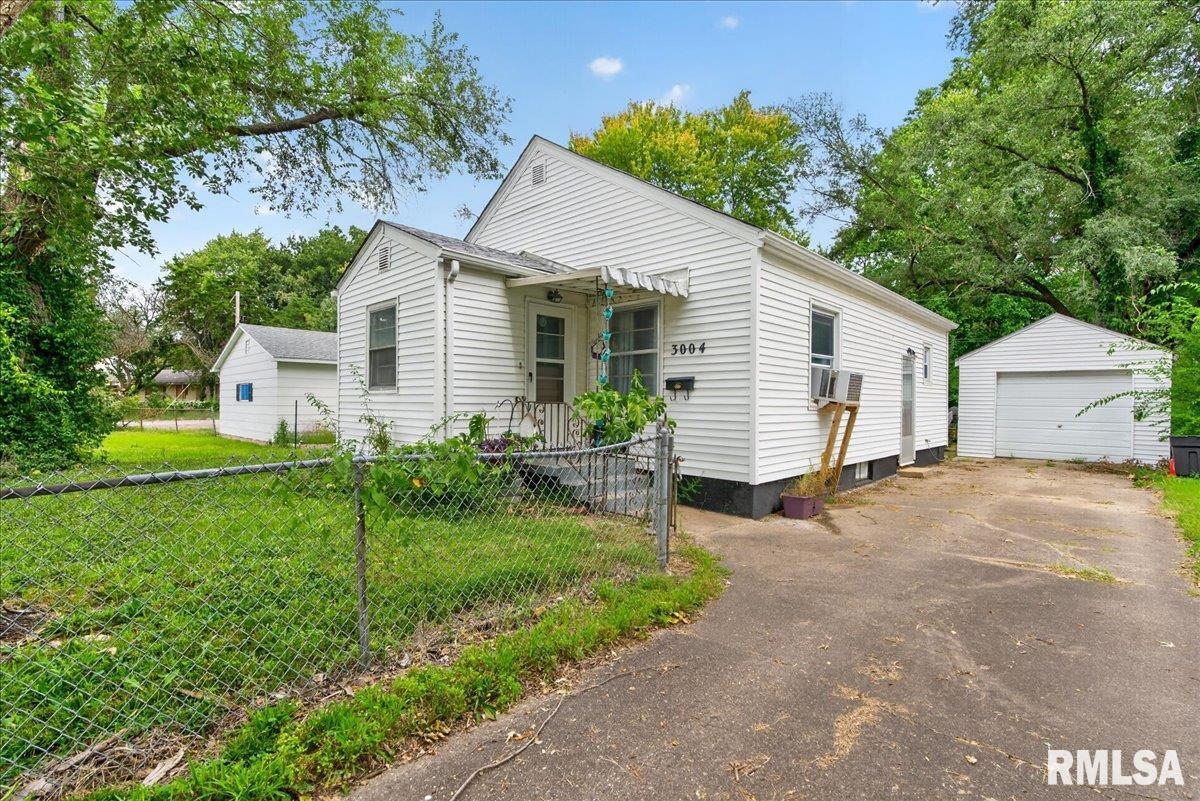 3004 South Allis Street Springfield, IL 62703 - Photo 1 of 26 Gallery Image 1
