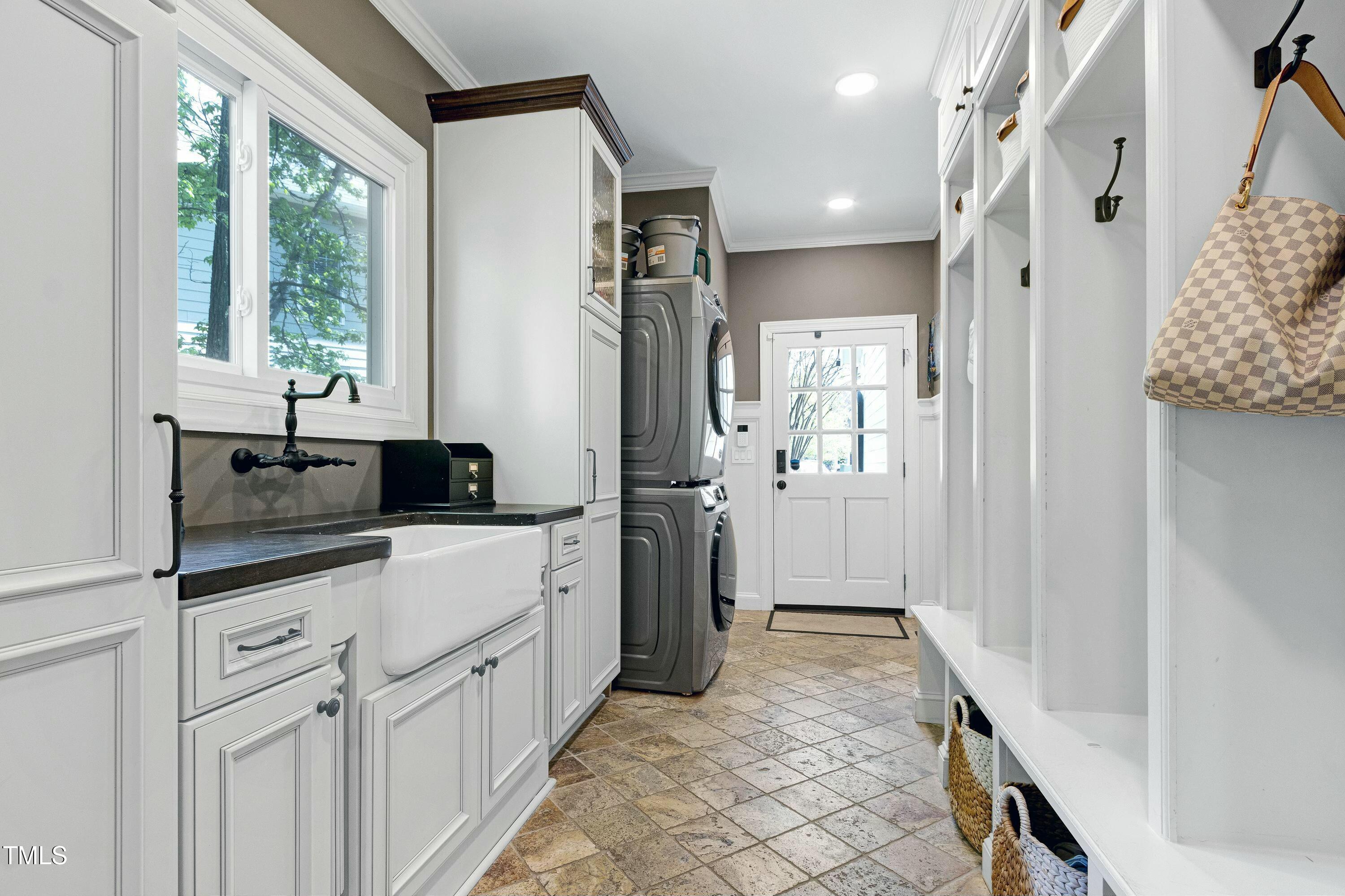 111 Finnway Lane Cary, NC 27519 - Photo 23 of 68 a bathroom with a granite countertop sink a mirror and a bathtub