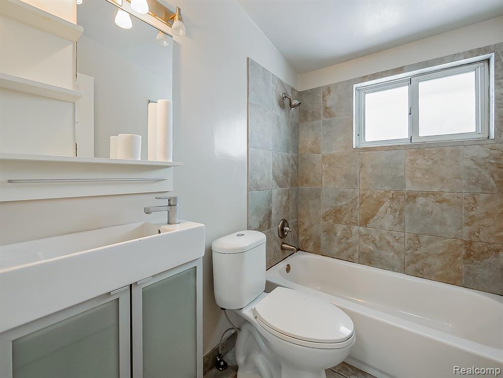 1283 Featherstone Road Pontiac, MI 48342 - Photo 21 of 34