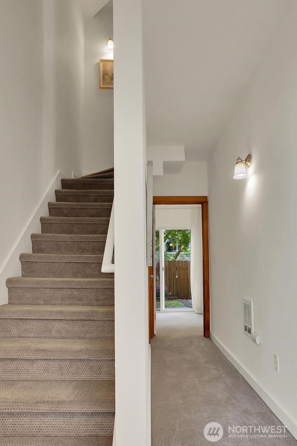 9236 Interlake Avenue North, Unit B Seattle, WA 98103 - Photo 19 of 20