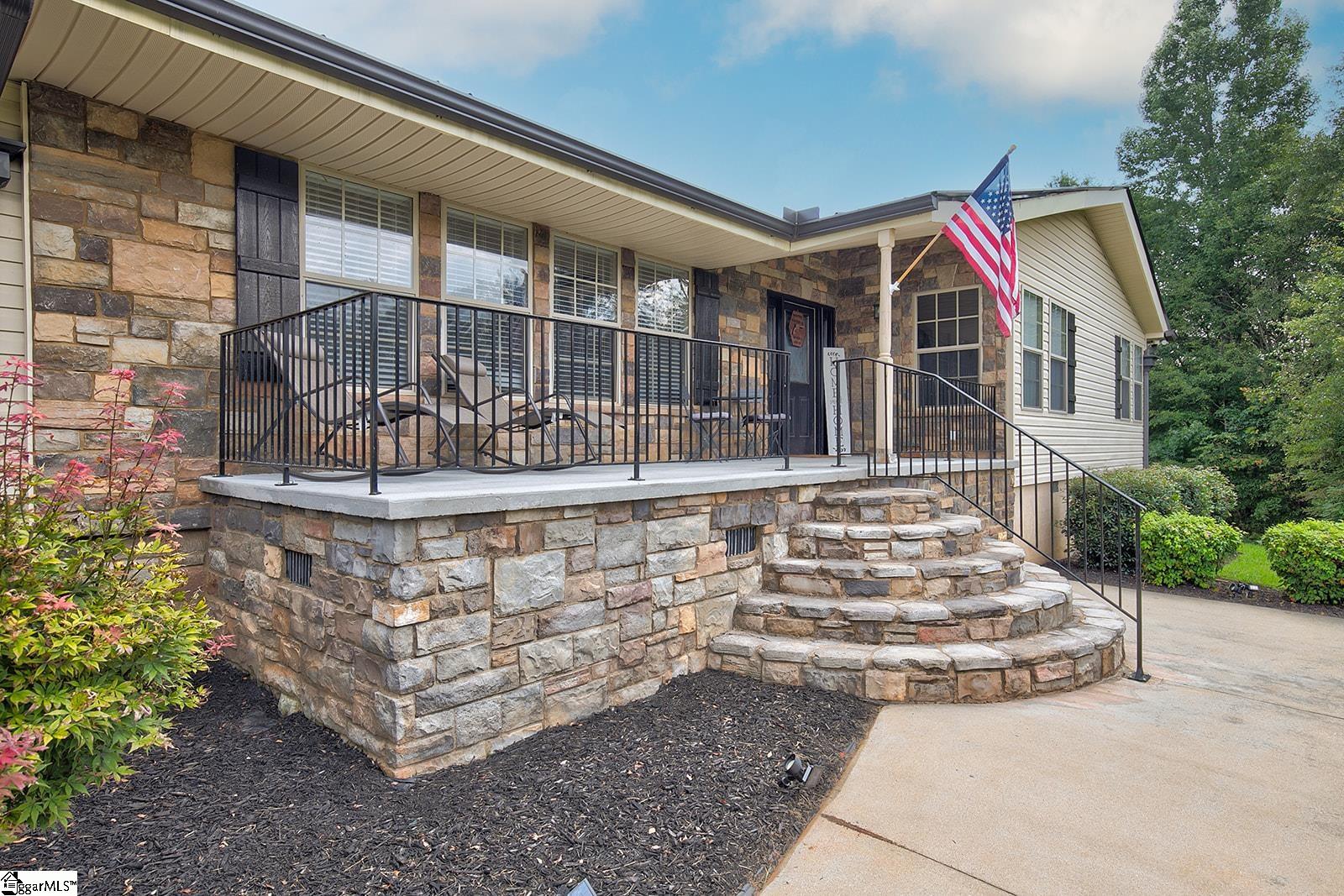 399 Old Farrs Bridge Road Greenville, SC 29611 - Photo 4 of 35 Gallery Image 4