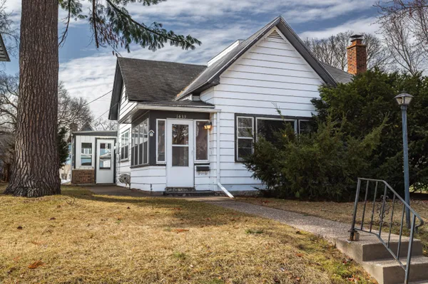 $185,000 | 1433 Kane Street, La Crosse, WI 54603