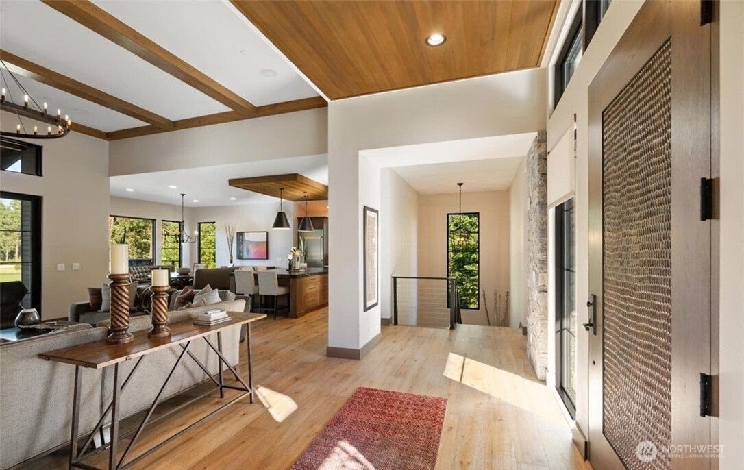 47 Frst Rdg Drive Cle Elum, WA 98922 - Photo 11 of 40 a living room with furniture