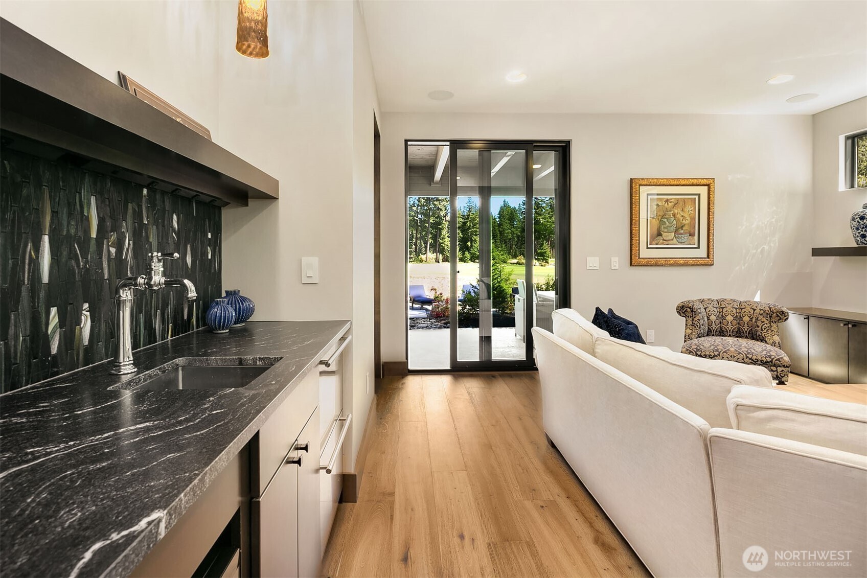47 Frst Rdg Drive Cle Elum, WA 98922 - Photo 12 of 40 a living room with furniture and a large window