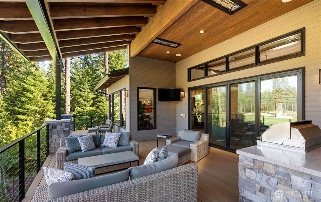 47 Frst Rdg Drive Cle Elum, WA 98922 - Photo 15 of 40 a living room with furniture and a large window