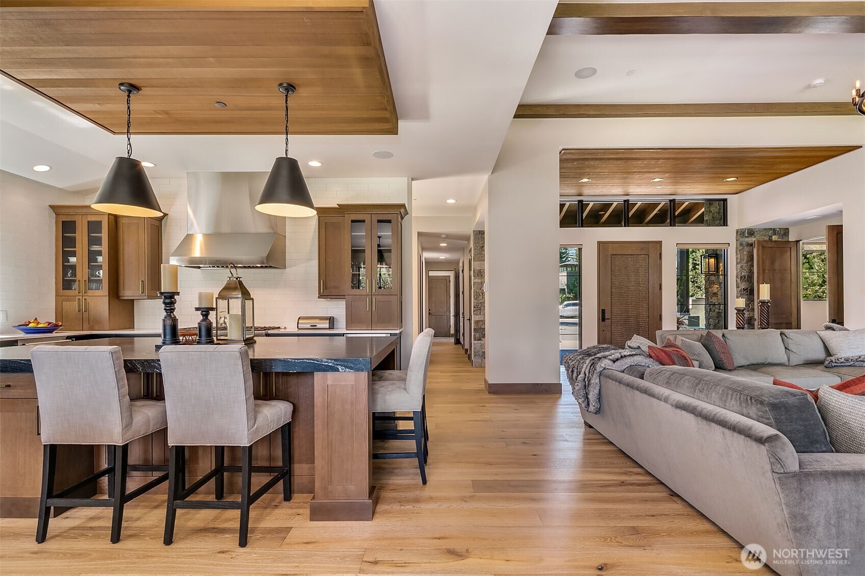 47 Frst Rdg Drive Cle Elum, WA 98922 - Photo 18 of 40 a living room with furniture and wooden floor