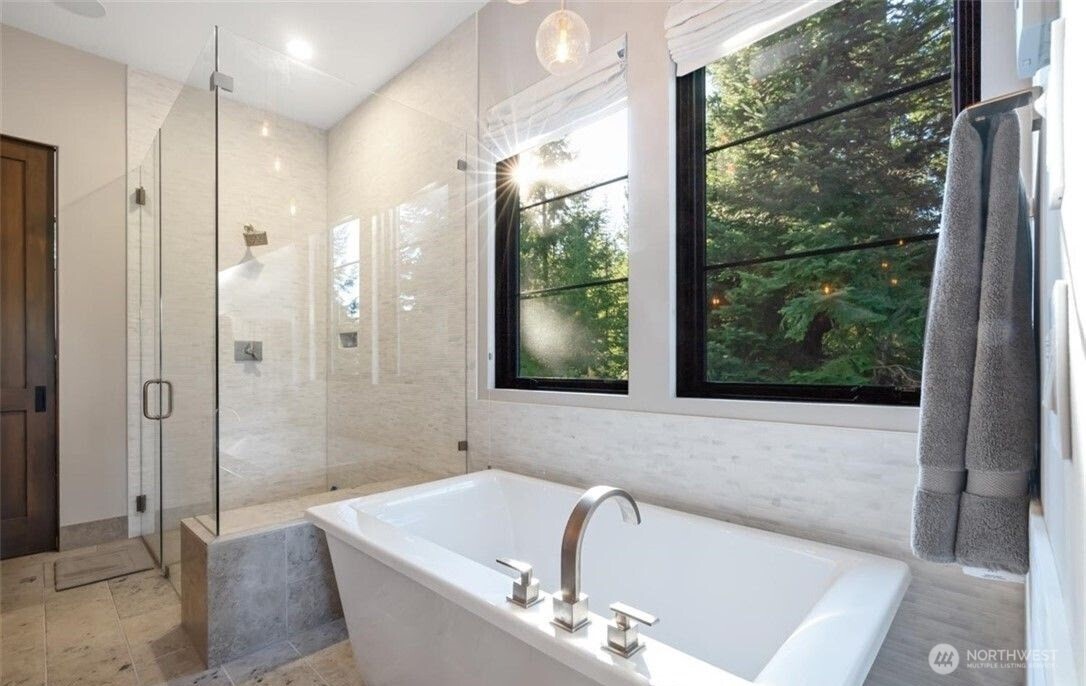 47 Frst Rdg Drive Cle Elum, WA 98922 - Photo 26 of 40 a bath tub sitting in a bathroom next to a window