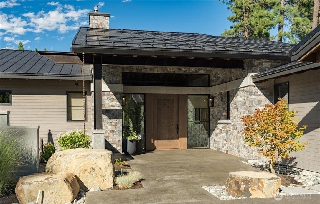 47 Frst Rdg Drive Cle Elum, WA 98922 - Photo 3 of 40 a view of a porch with seating space