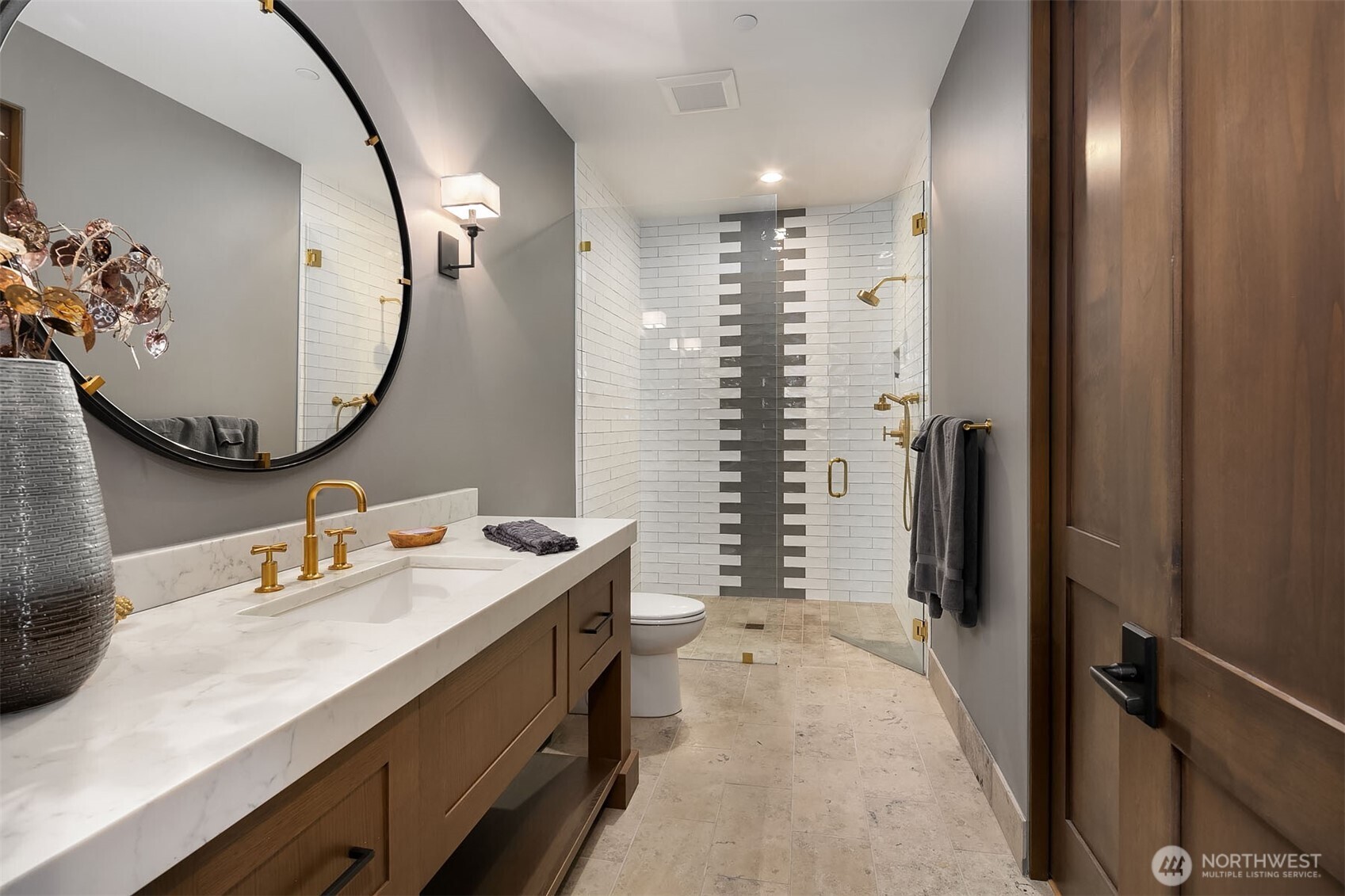 47 Frst Rdg Drive Cle Elum, WA 98922 - Photo 31 of 40 a bathroom with a sink double vanity and a mirror