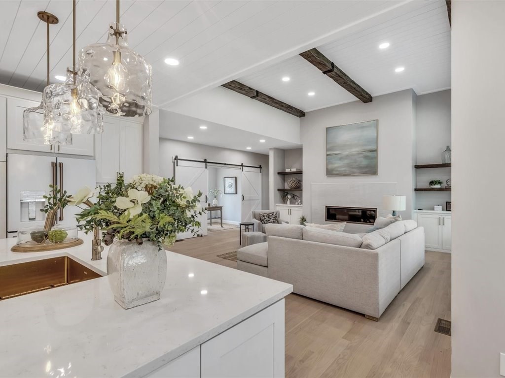 9 West Way Mashpee, MA 02649 - Photo 22 of 42 a living room with furniture potted plant and chandelier