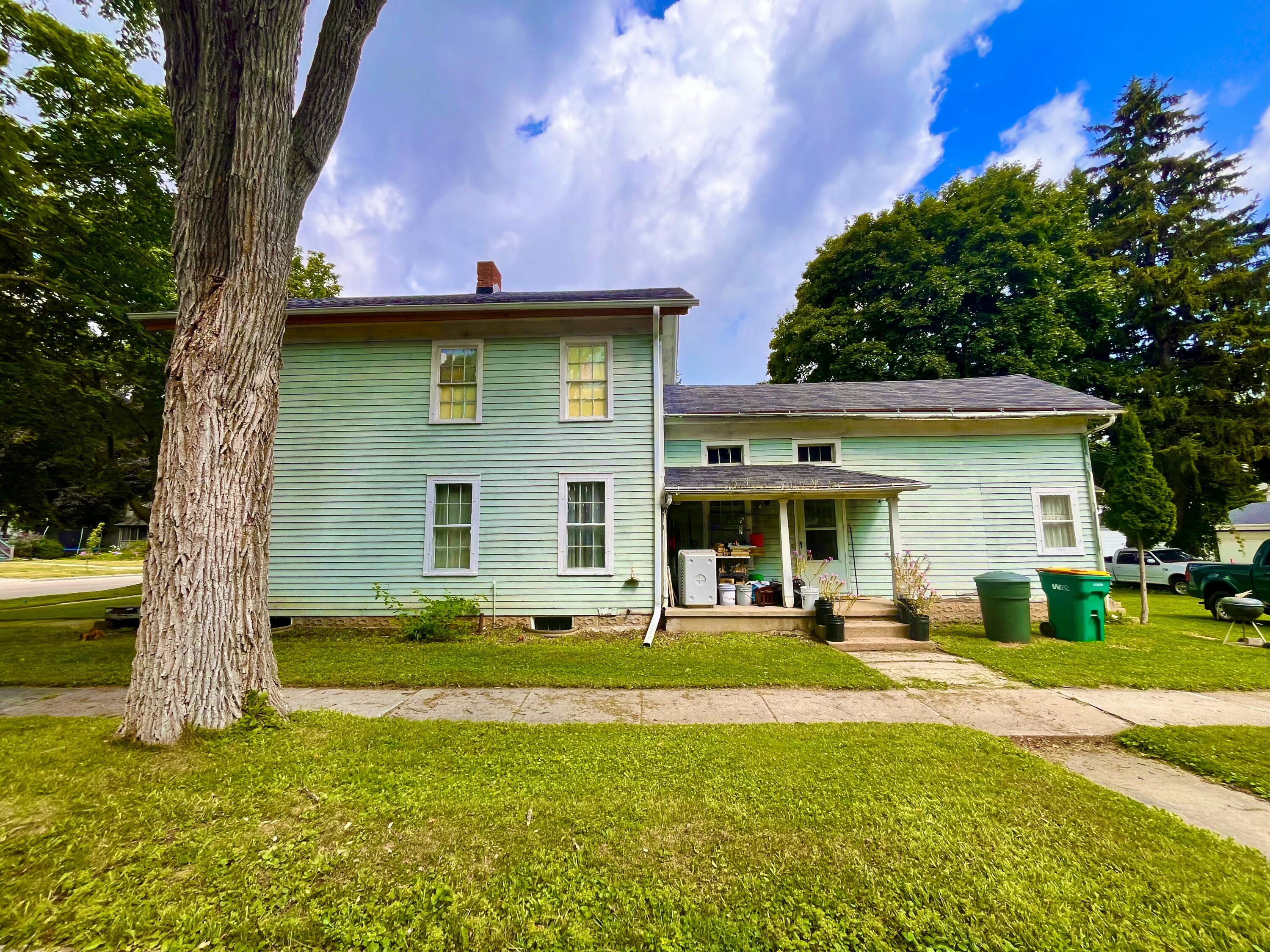 643 Watson Street Ripon, WI 54971 - Photo 2 of 20 Side