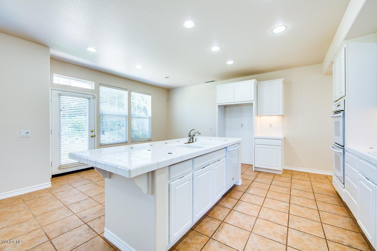 194 Park Hill Road Simi Valley, CA 93065 - Photo 12 of 45 194-2ParkHill-11