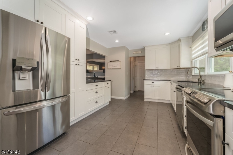 17 Partridge Run Washington, NJ 07882 - Photo 10 of 38
