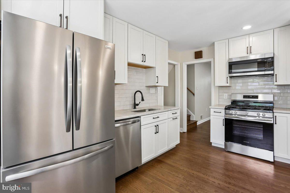 10701 Brunswick Avenue Silver Spring, MD 20902 - Photo 14 of 50 Stainless Steel Appliance Suite