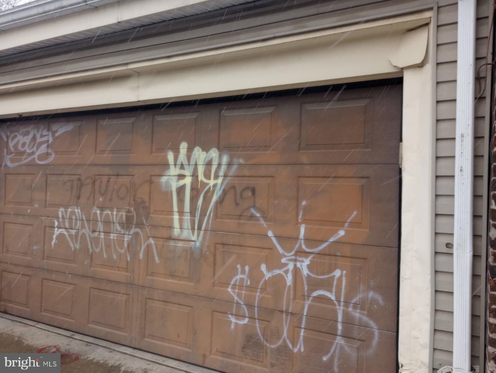 330 Locust Street Reading, PA 19604 - Photo 6 of 6 a close view of door lock