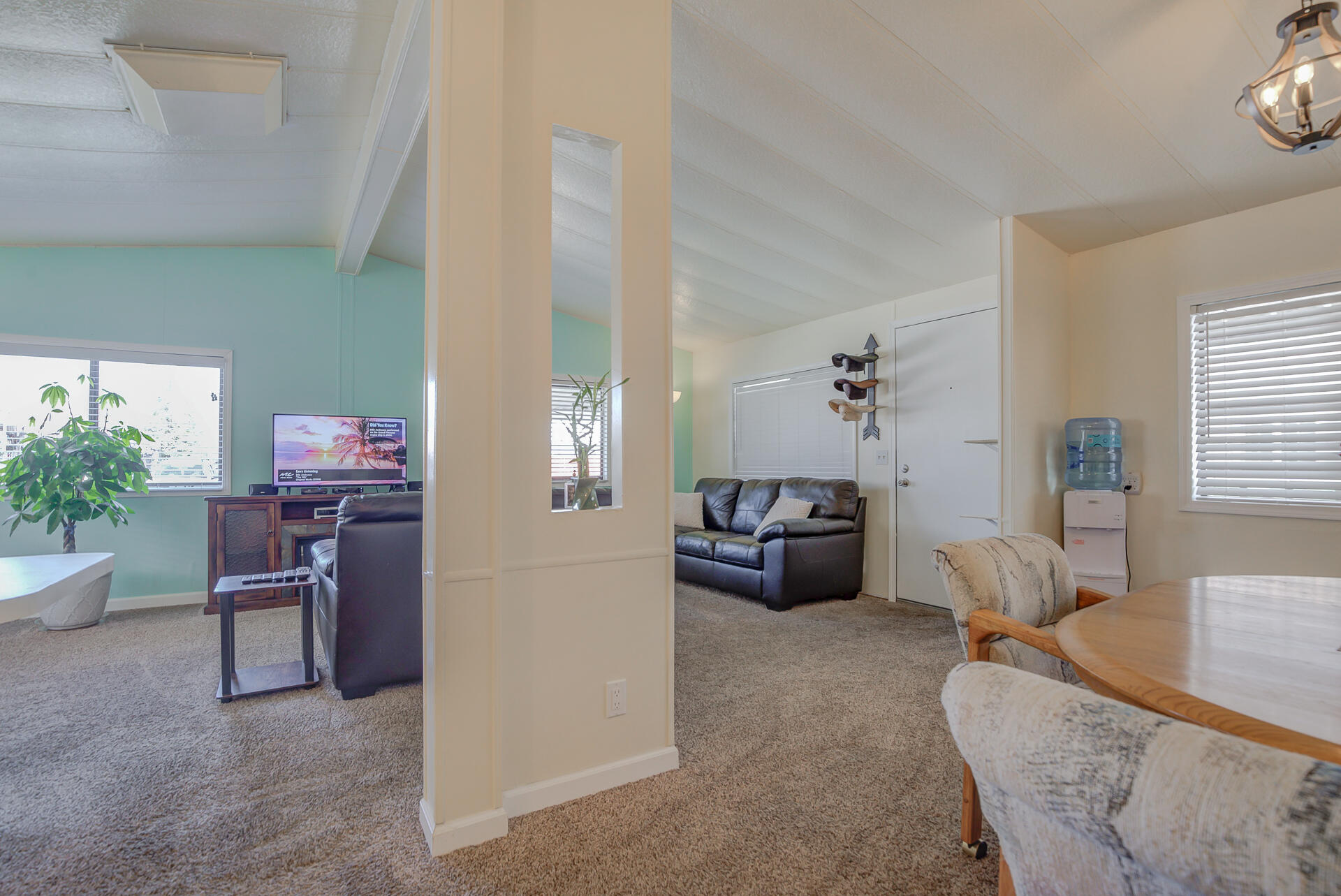 2873 Arcade Redding Ca, Unit STARLITE Redding, CA 96002 - Photo 13 of 32 a living room with furniture and a couch