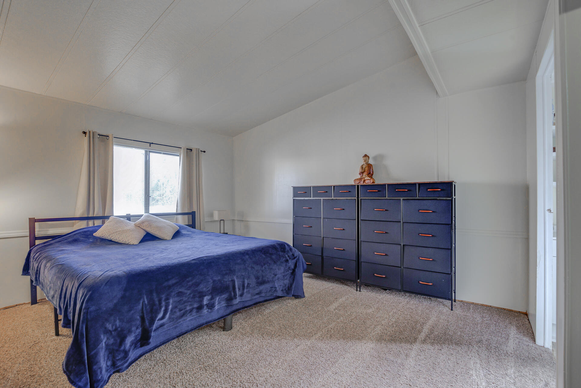2873 Arcade Redding Ca, Unit STARLITE Redding, CA 96002 - Photo 23 of 32 a bedroom with a bed and a window
