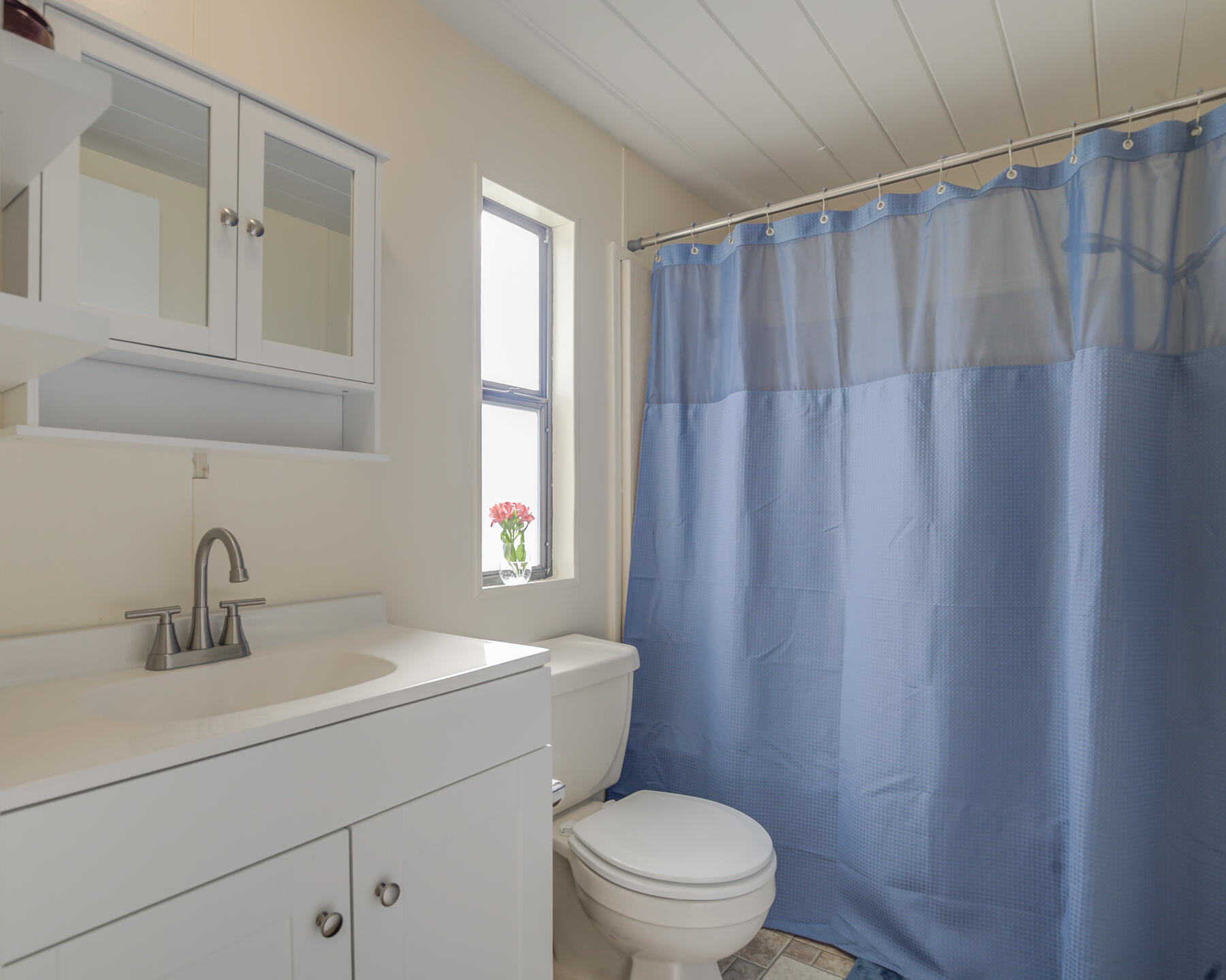 2873 Arcade Redding Ca, Unit STARLITE Redding, CA 96002 - Photo 26 of 32 a bathroom with a sink a toilet and a mirror