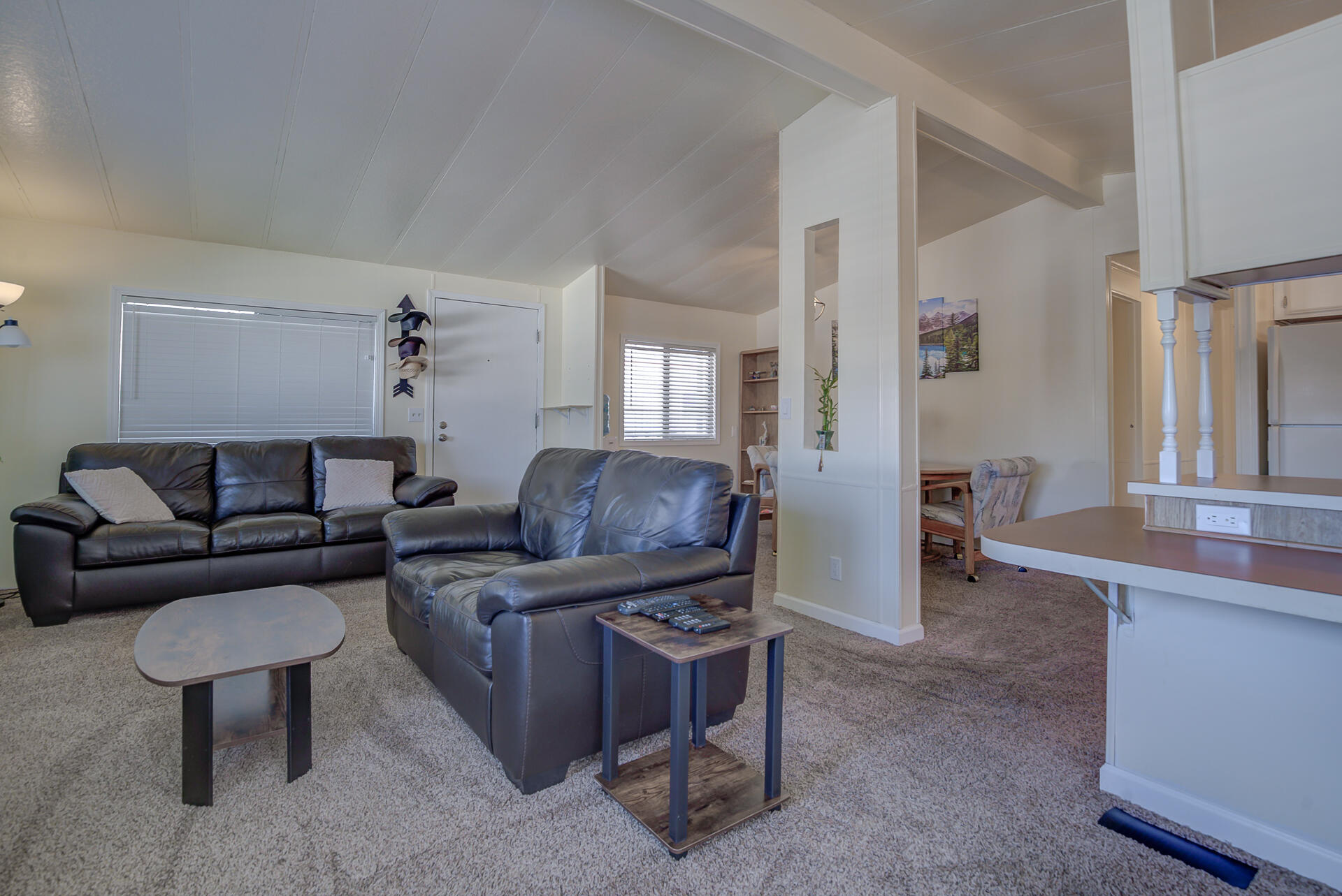 2873 Arcade Redding Ca, Unit STARLITE Redding, CA 96002 - Photo 8 of 32 a living room with furniture and a couch