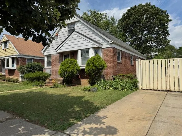 $789,999 | 80-27 257th Street | Floral Park