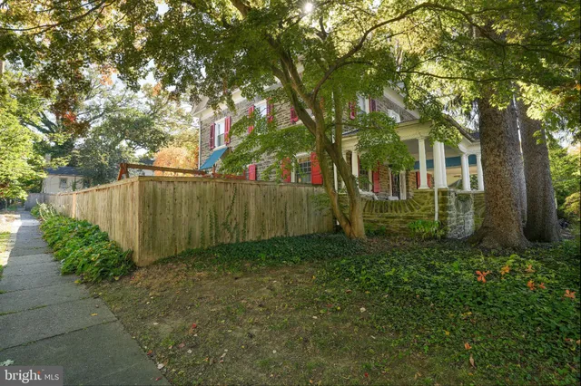 a black and white photo of a painting