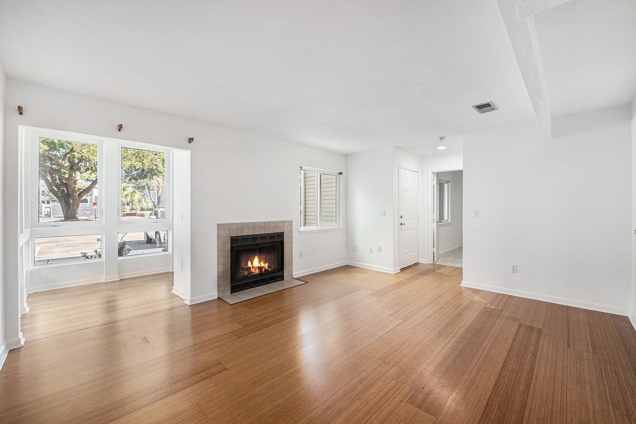 272 Alexandra Drive, Unit 2 Mount Pleasant, SC 29464 - Photo 4 of 27 Den