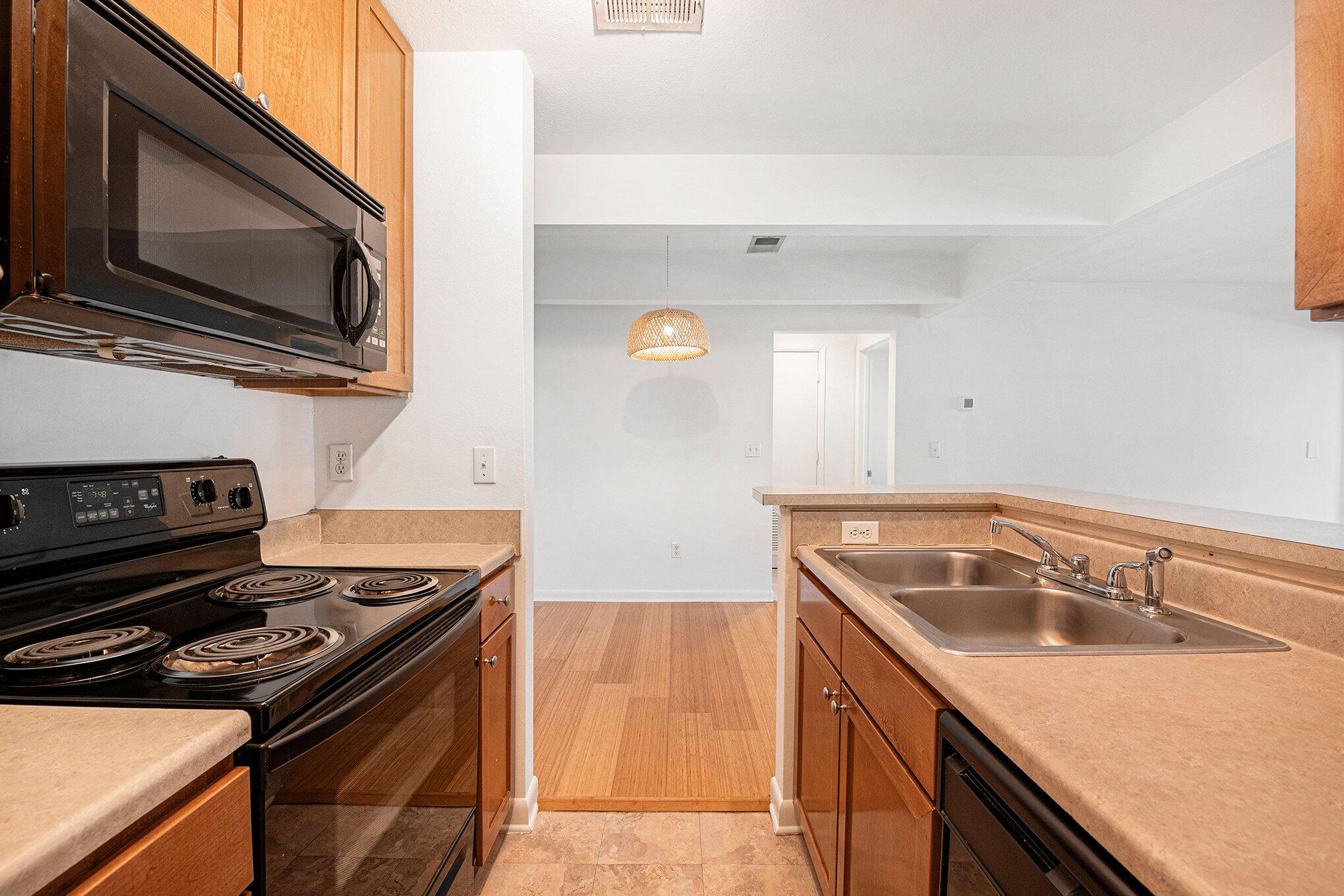 272 Alexandra Drive, Unit 2 Mount Pleasant, SC 29464 - Photo 8 of 27 Kitchen to Dining