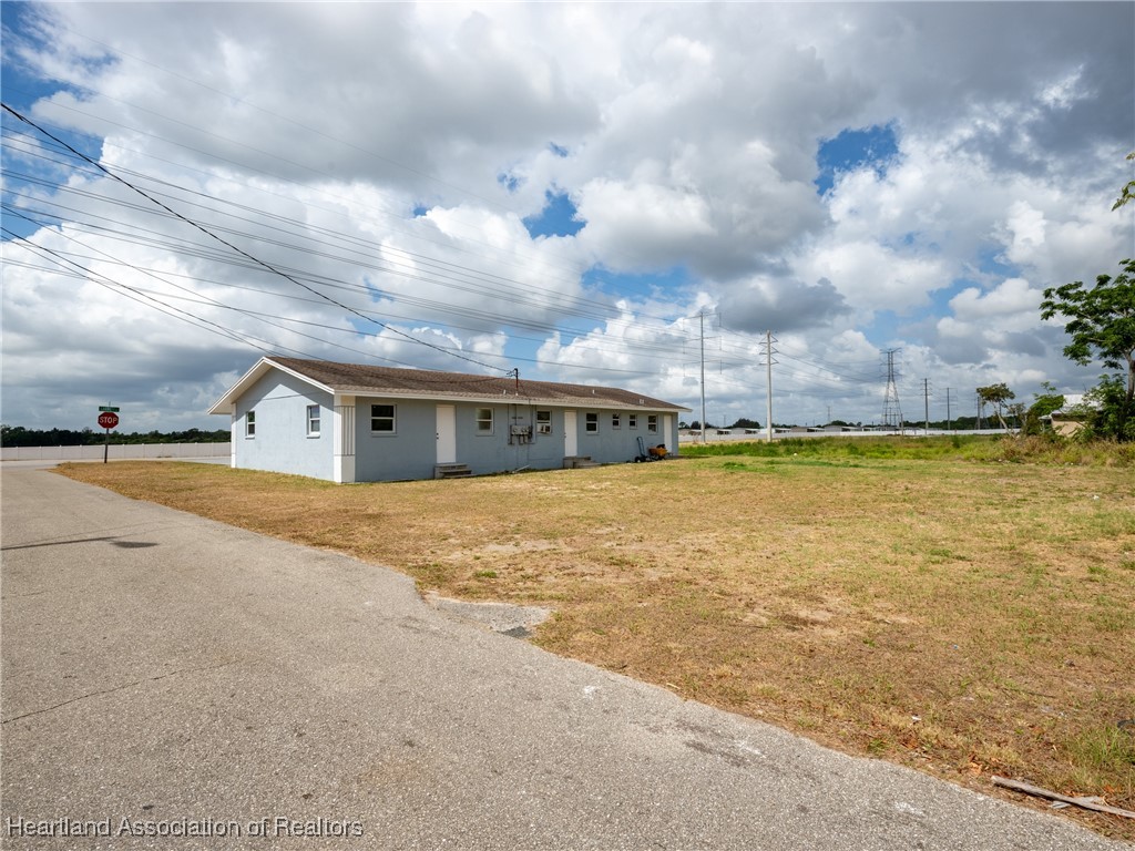 302 West Garrett Road Avon Park, FL 33825 - Photo 3 of 30