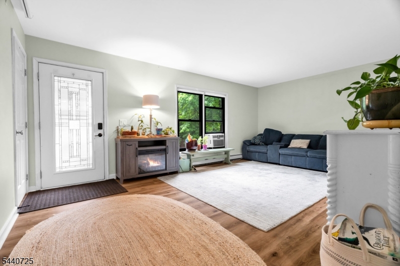 517 Townsbury Road Great Meadows, NJ 07838 - Photo 4 of 21