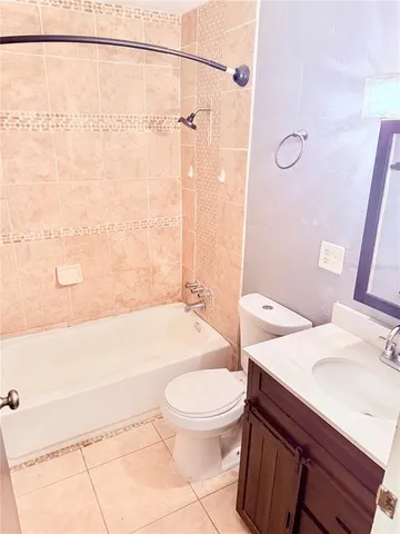 $1,250 | 6519 West Newberry Road, Unit 211, Gainesville, FL 32605