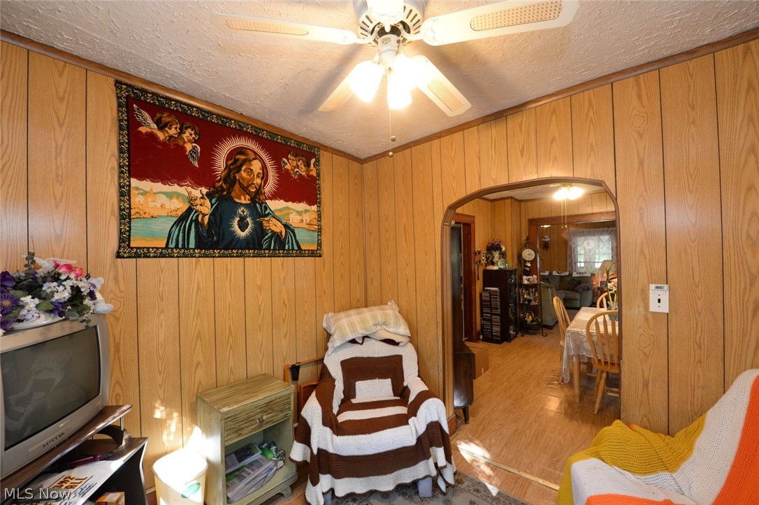 444 Selzer Street Akron, OH 44310 - Photo 23 of 35 Bonus Room -Clean as a whistle and wonderfully cared for throughout