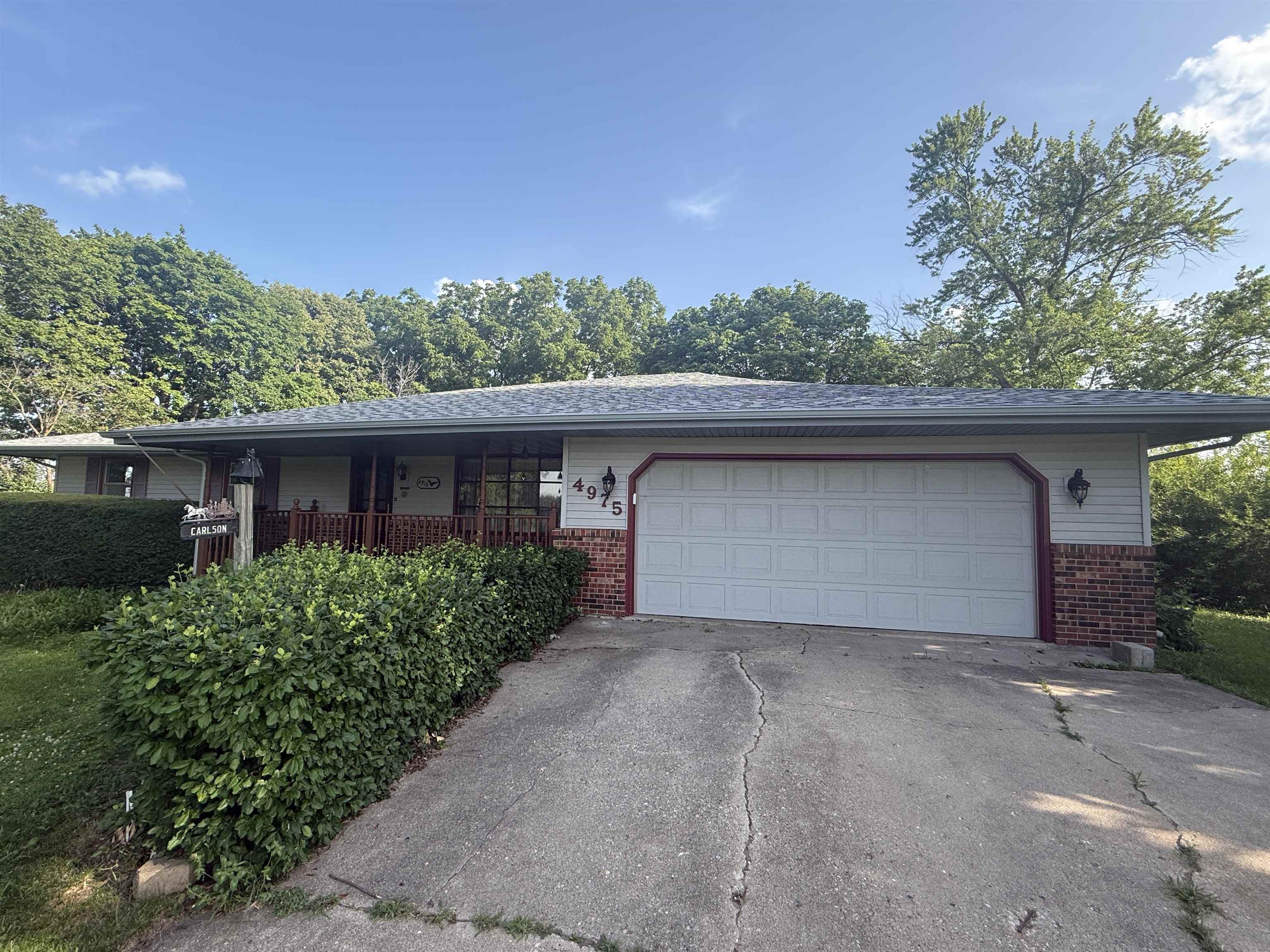 4975 Blackhawk Road Rockford, IL 61109 - Photo 2 of 26