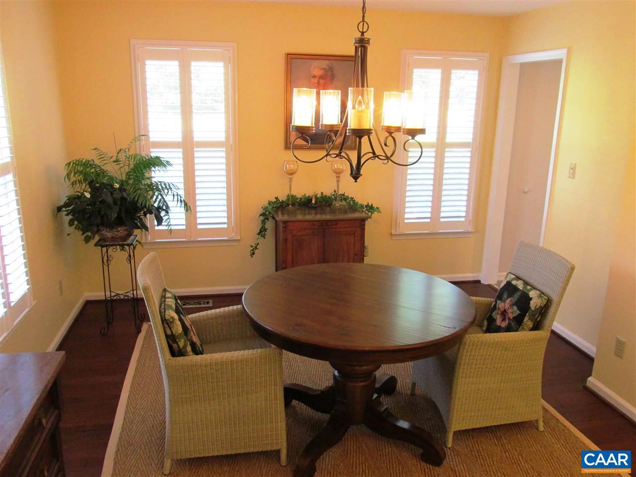 2704 Huntington Road Charlottesville, VA 22901 - Photo 3 of 42 a living room with furniture and a potted plant