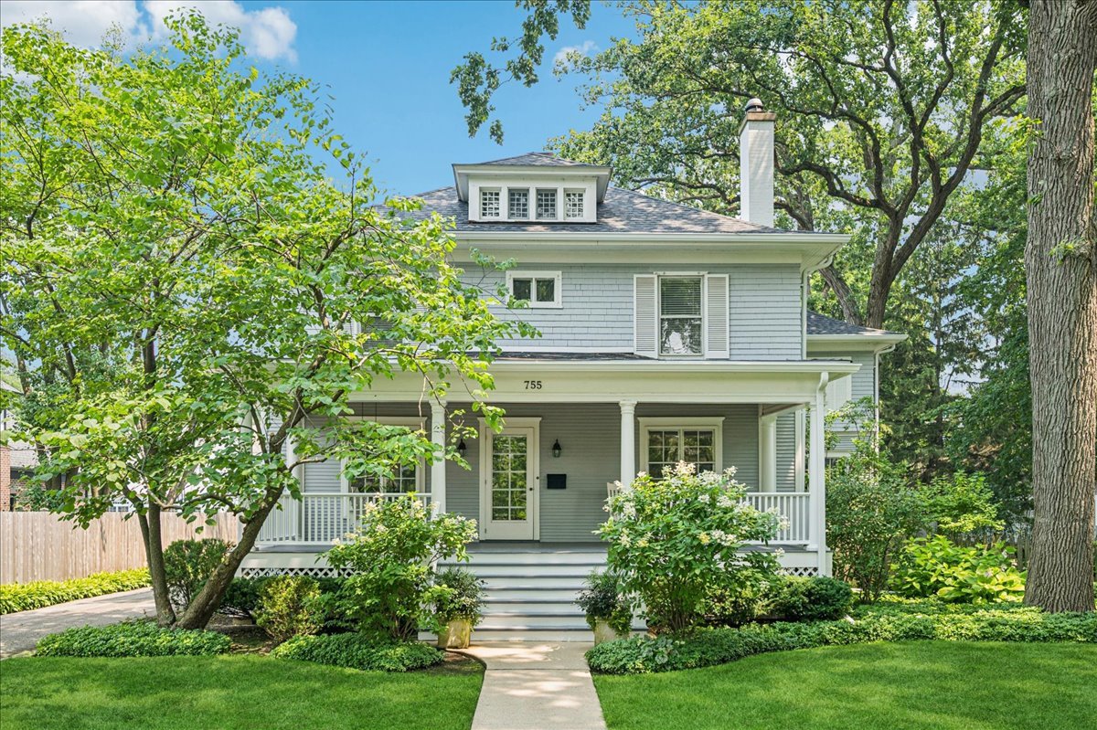 755 Lincoln Avenue Winnetka, IL 60093 - Photo 2 of 52 a front view of house with yard and green space