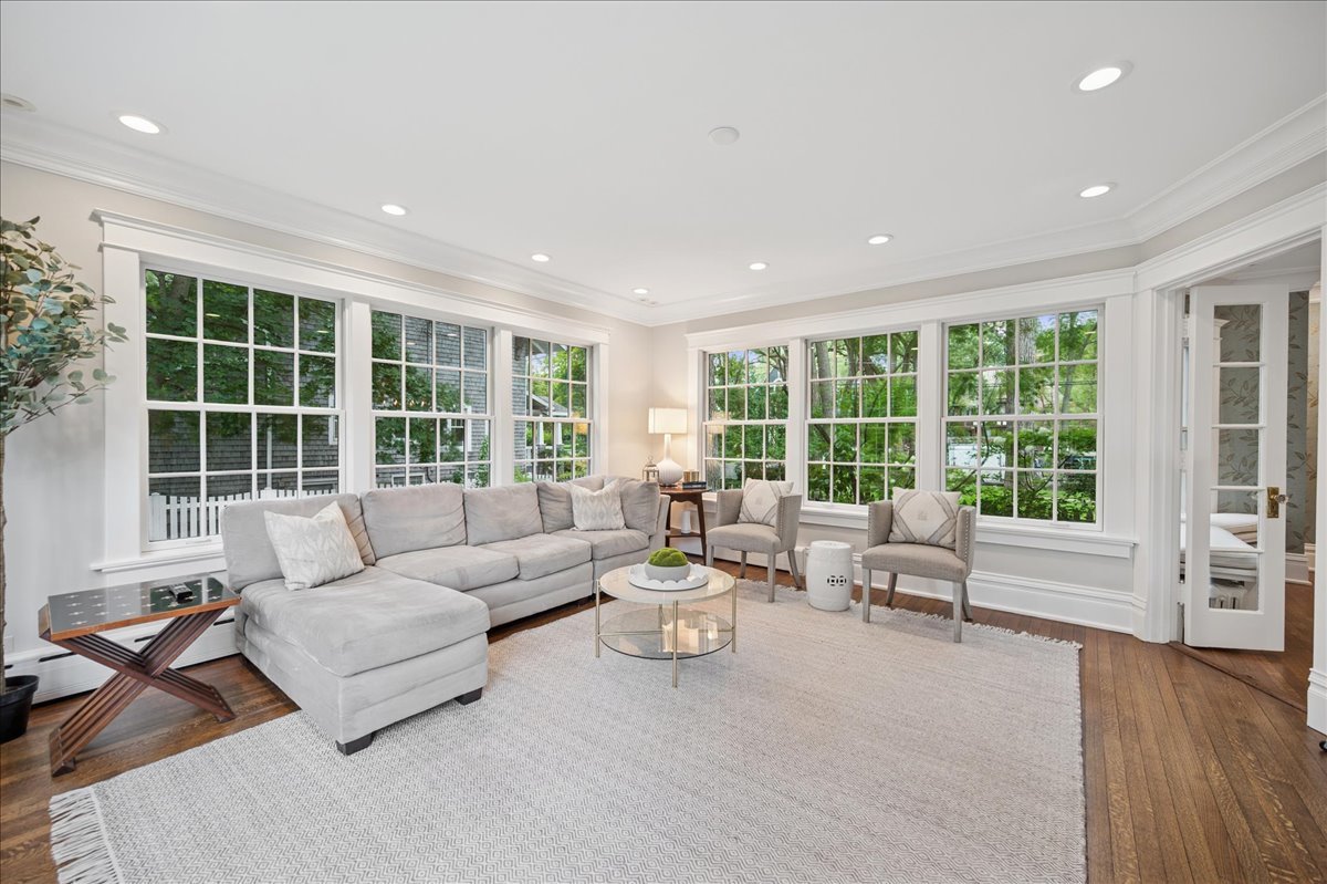 755 Lincoln Avenue Winnetka, IL 60093 - Photo 21 of 52 a living room with furniture and windows