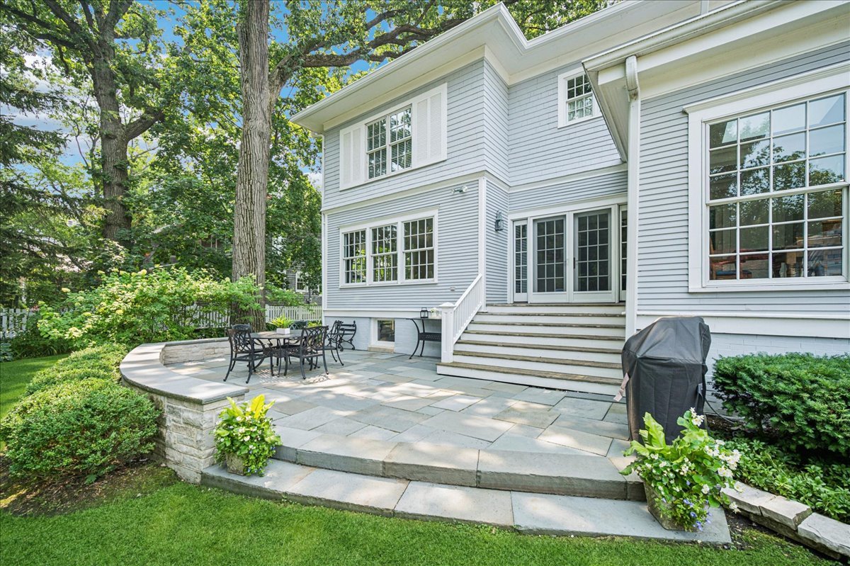 755 Lincoln Avenue Winnetka, IL 60093 - Photo 27 of 52 a view of a house with backyard and sitting area