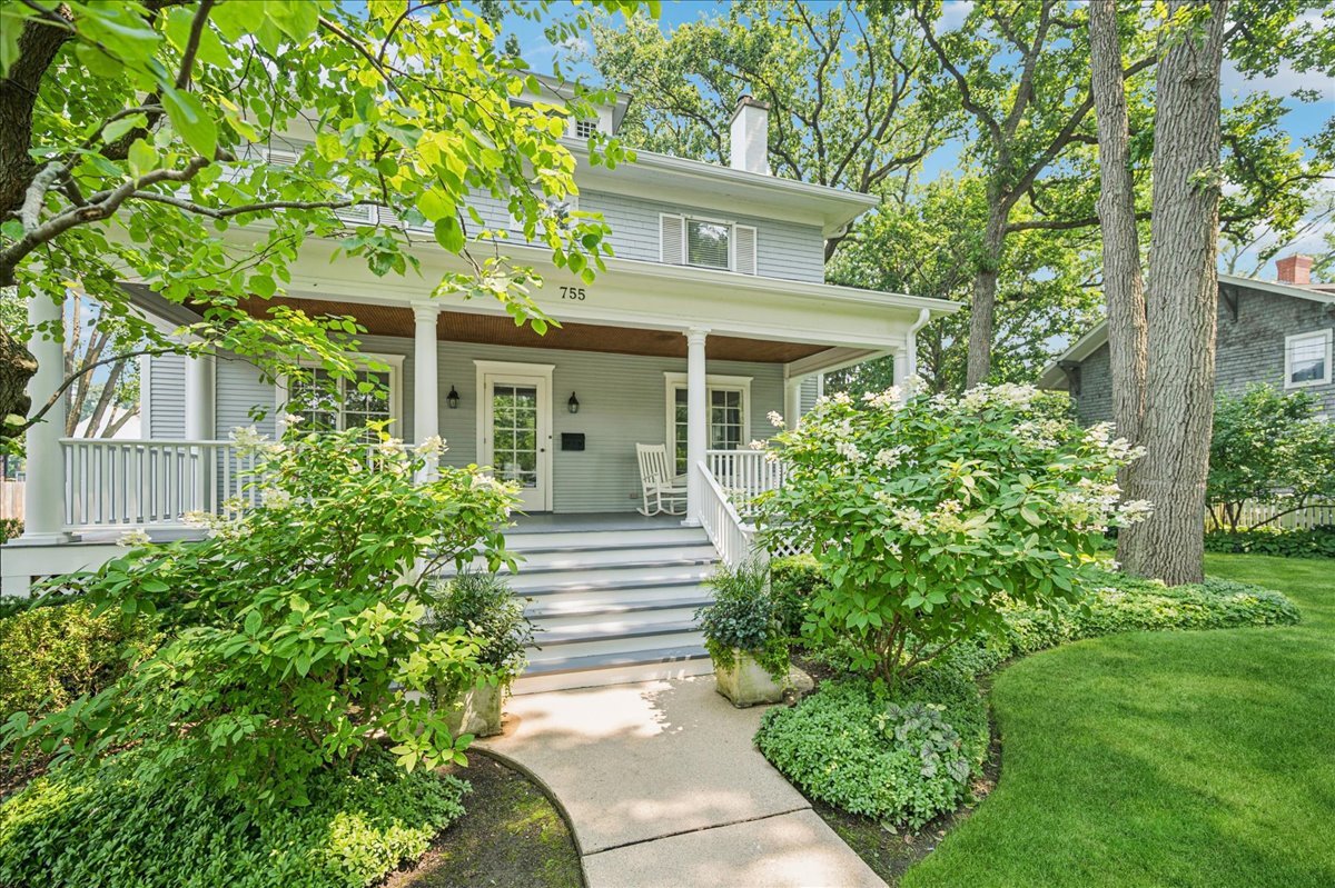 755 Lincoln Avenue Winnetka, IL 60093 - Photo 3 of 52 front view of a house with a yard