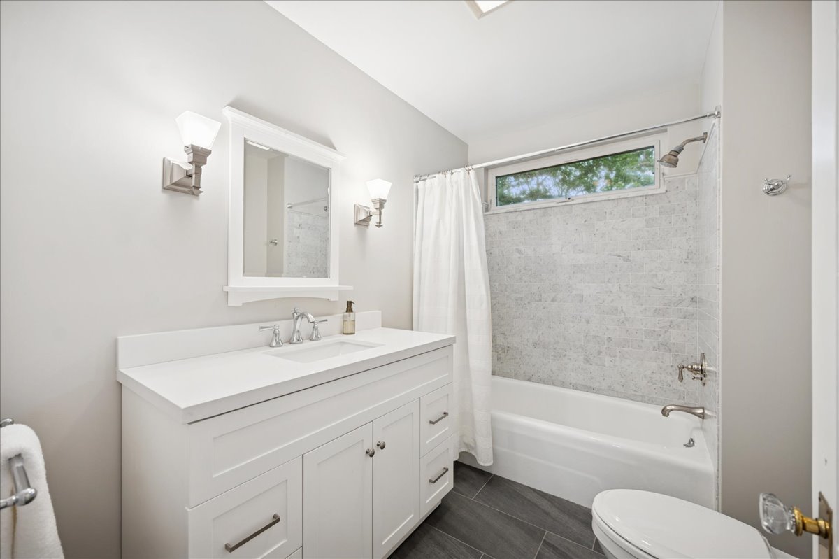 755 Lincoln Avenue Winnetka, IL 60093 - Photo 35 of 52 a bathroom with a sink a toilet and bathtub