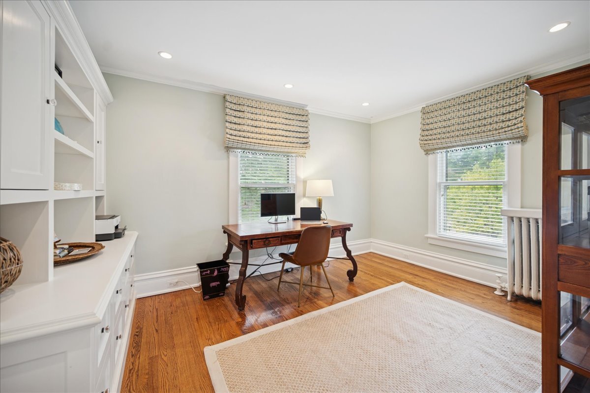 755 Lincoln Avenue Winnetka, IL 60093 - Photo 36 of 52 a workspace with furniture and a window