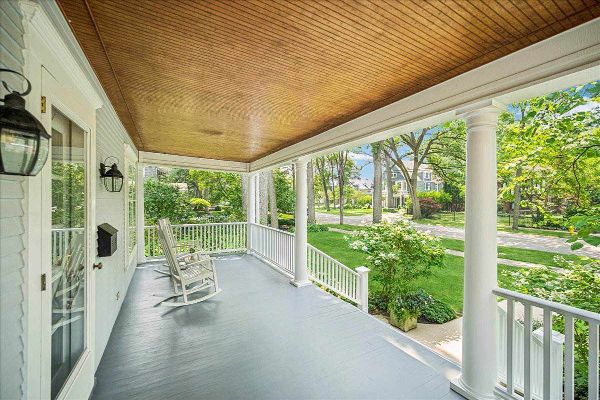 755 Lincoln Avenue Winnetka, IL 60093 - Photo 47 of 52 a building outdoor space with seating space