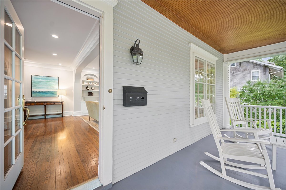 755 Lincoln Avenue Winnetka, IL 60093 - Photo 5 of 52 a living room with furniture and a floor to ceiling window