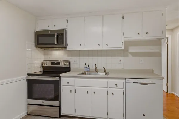 $2,000 | 559 Sagamore Avenue, Unit 15, Portsmouth, NH 03801