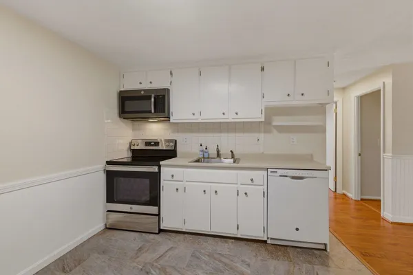 $2,000 | 559 Sagamore Avenue, Unit 15, Portsmouth, NH 03801