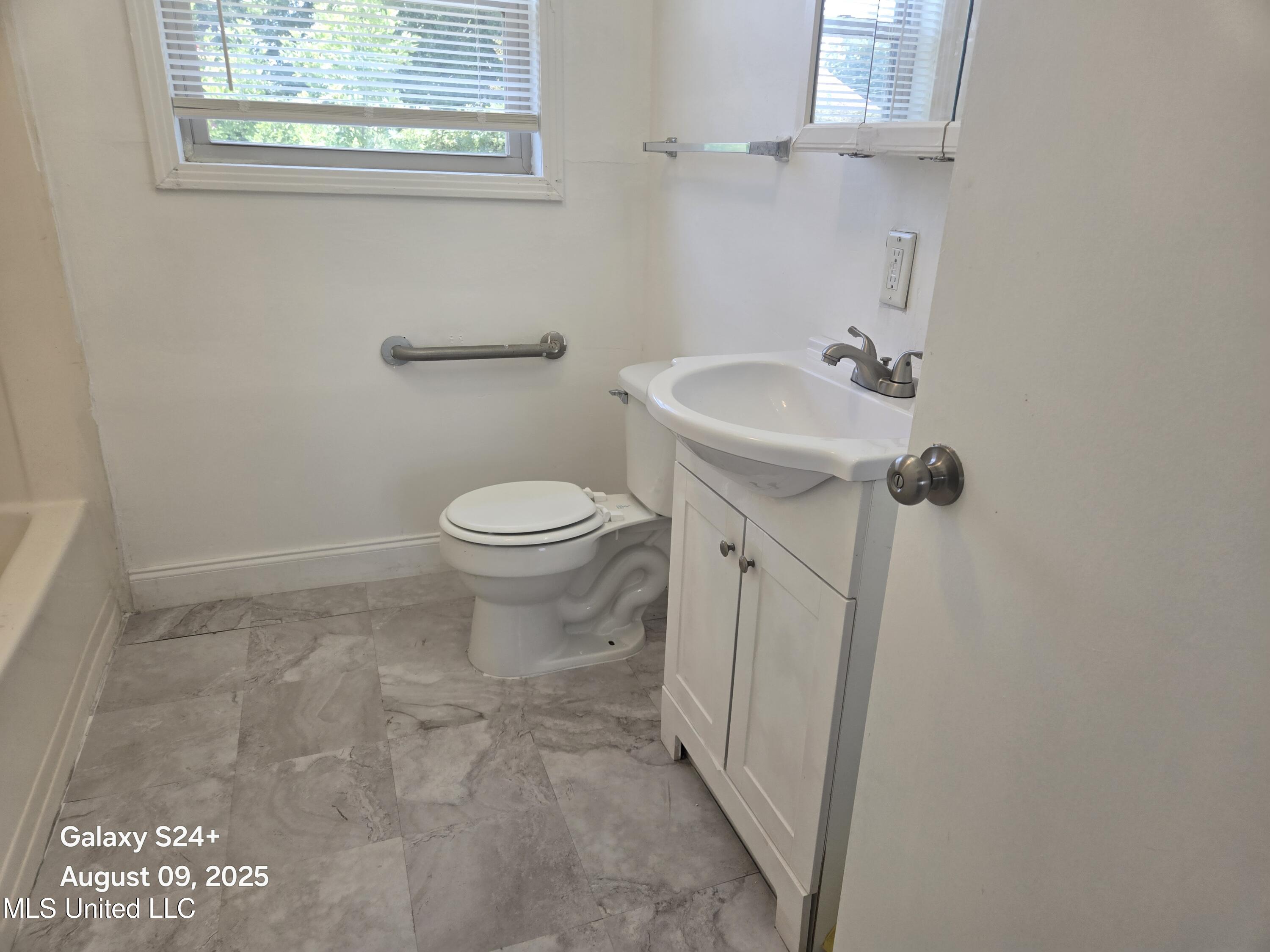 1212 Kennedy Street Shelby, MS 38774 - Photo 14 of 26 Bathroom