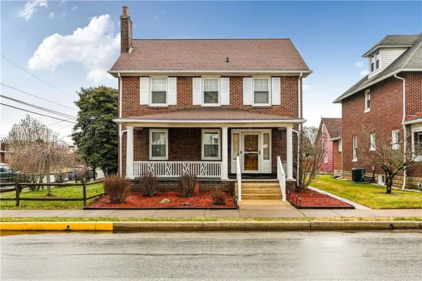 a view of a house with swimming pool and a yard