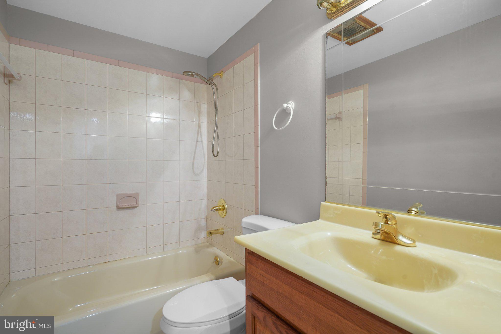 15436 Good Hope Road Silver Spring, MD 20905 - Photo 19 of 25 Upper Level Full Bath