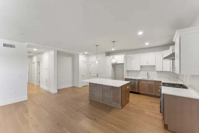 $969,000 | 134 Court Street, Unit 6, Plymouth, MA 02360